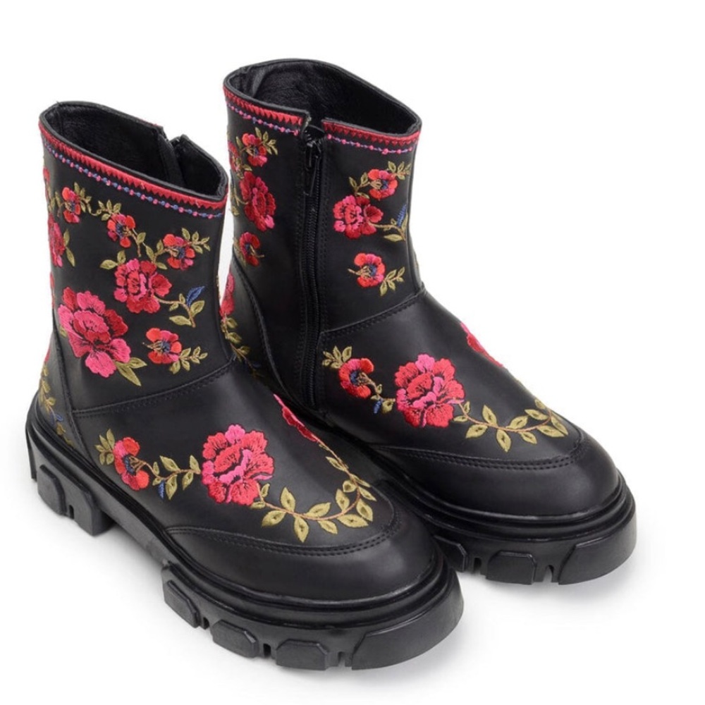 FARM Rio Black Boho Mid Boot embroidered as 9 - NEW